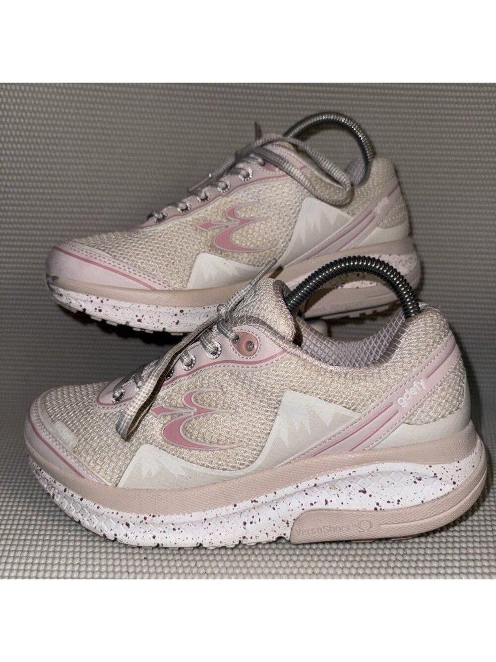 GDefy Gravity Defyer Mighty Walk Orthopedic Pink Cream Shoes Women’s Size 7.5